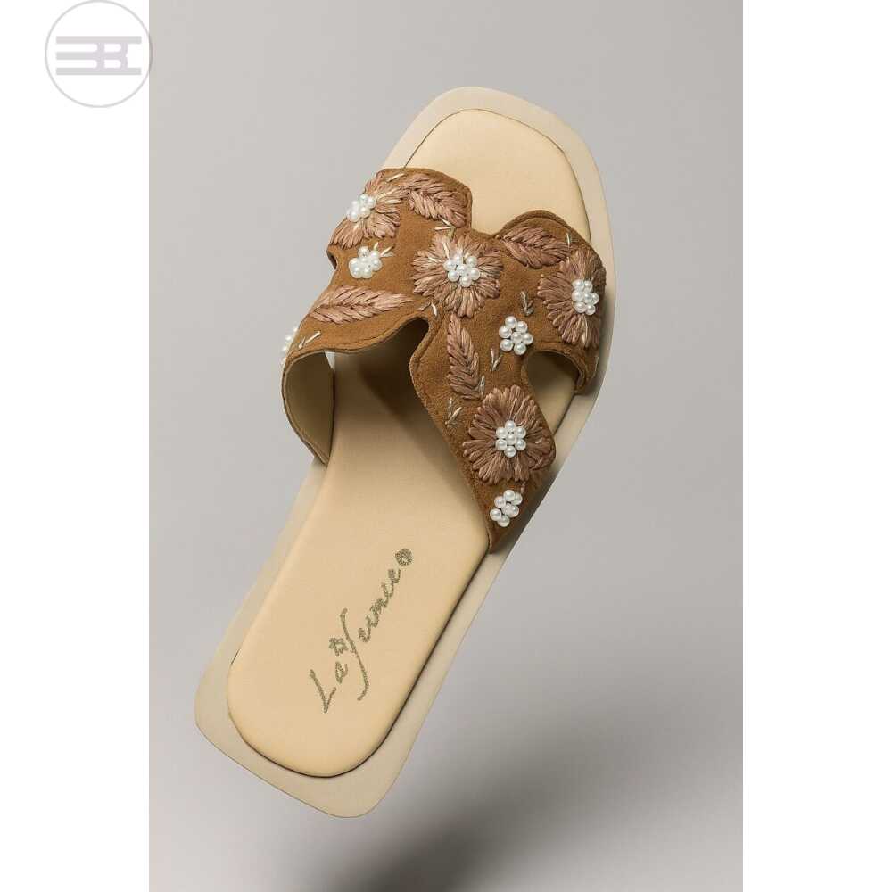 Lefanne flat slipper - Warm camel color with a beige base for a chic finish
