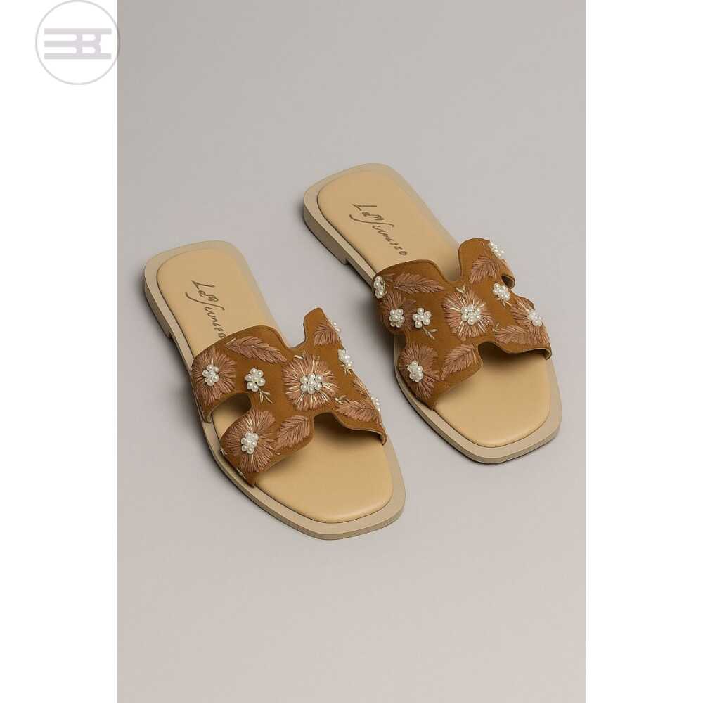 Lefanne flat slipper - Warm camel color with a beige base for a chic finish